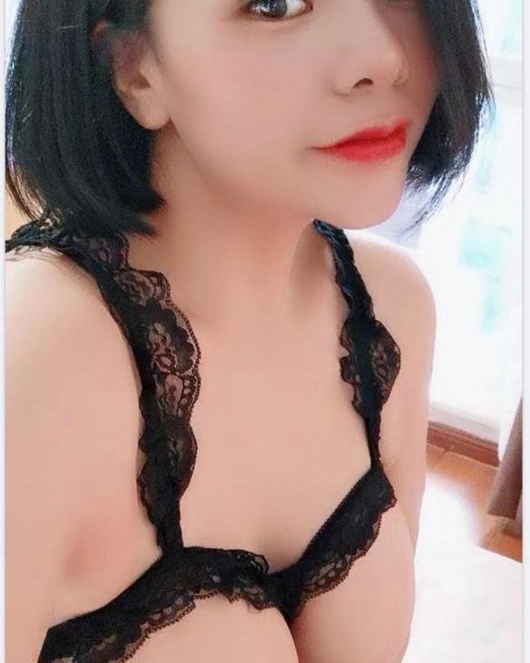 大胸美少妇