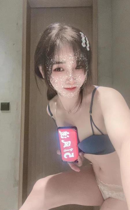 巨臀骑乘少妇